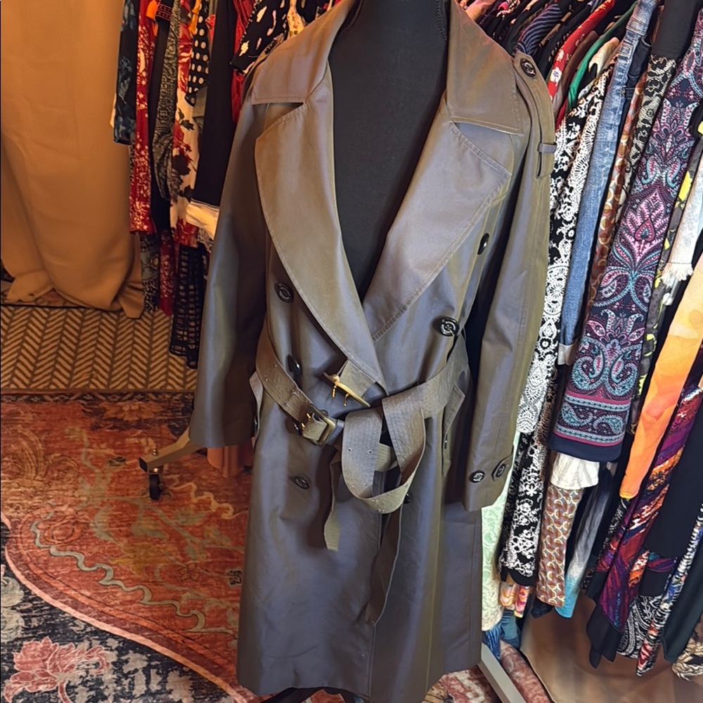 Burberry Green Trench Coat Timeless Style Durable Fabric
